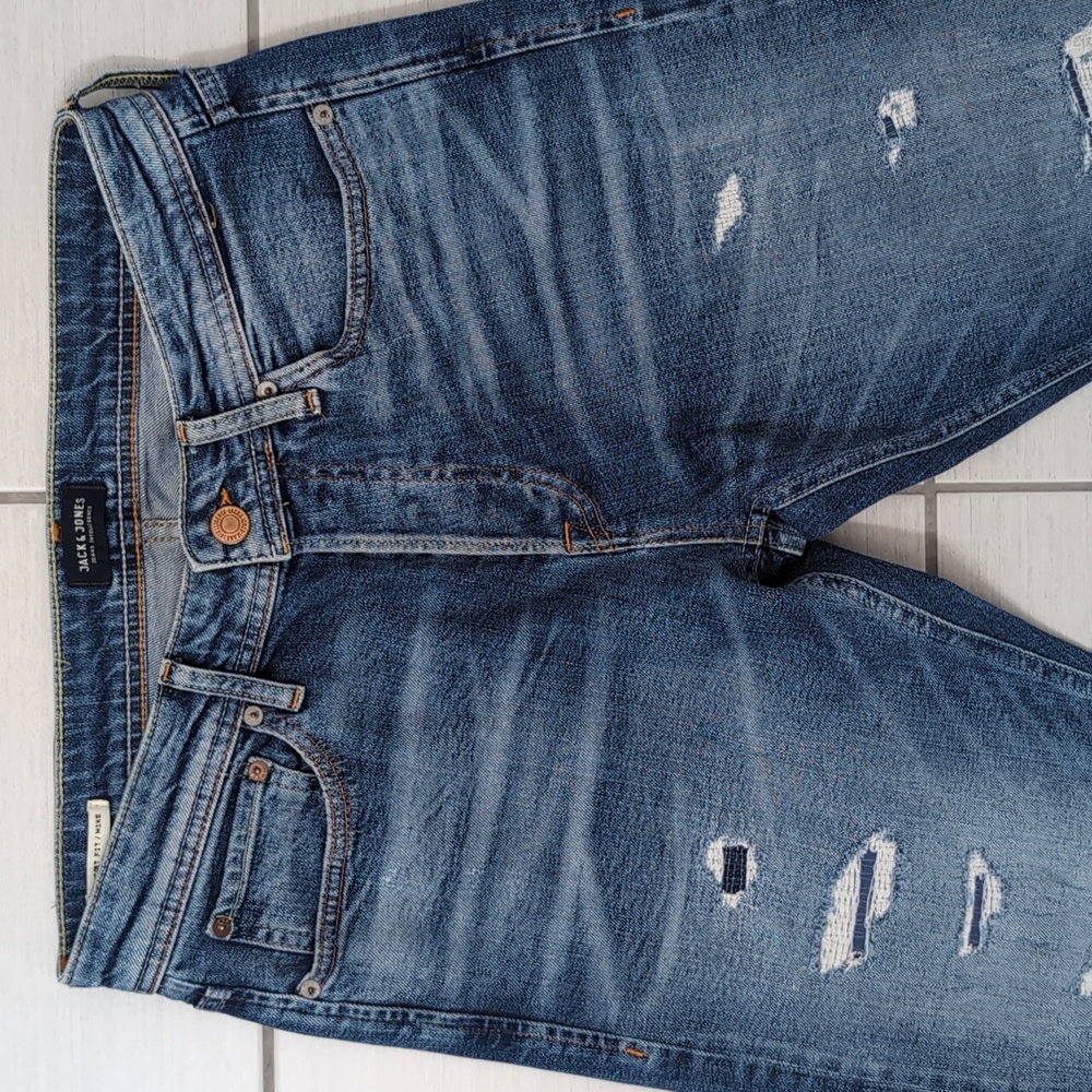 Jack & Jones Light Wash Distressed Denim Comfort Fit
